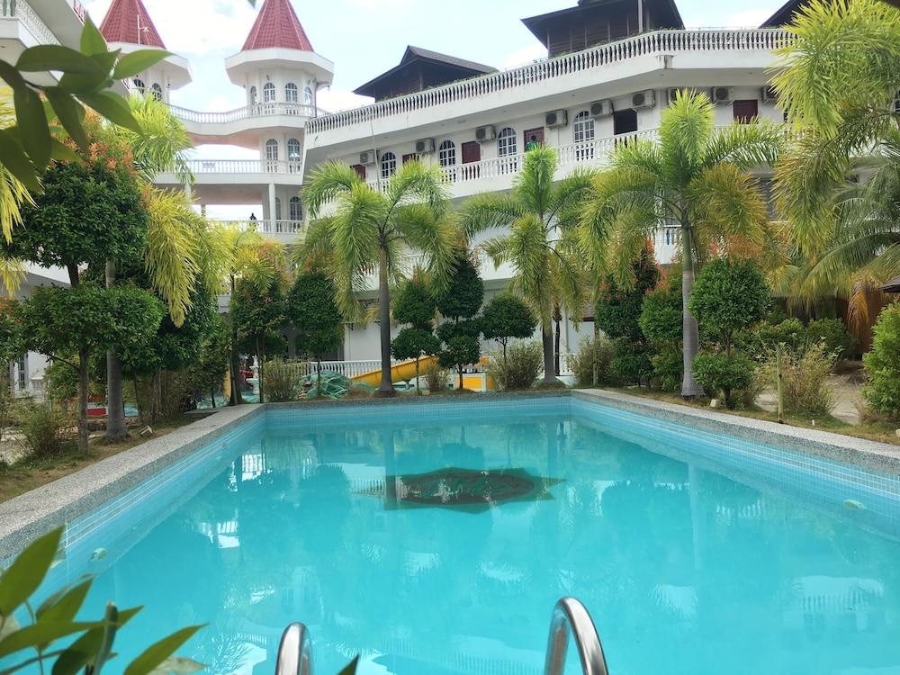 Landcons Resort Langkawi Exterior photo